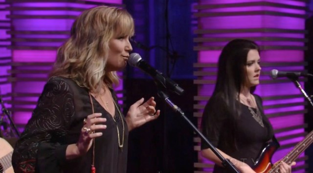 jennifer nettles live september 2013